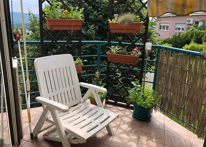 Terrace S 1 Spalnou Sofia-parking & Wifi アパート